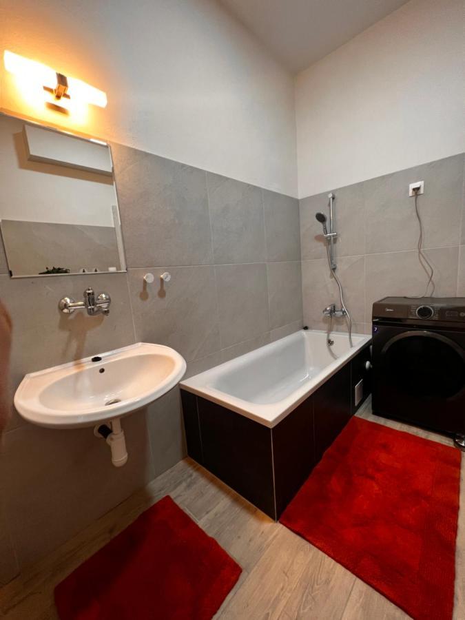 Apartmany V Centre - Vlastna Izba So Spolocnou Kuchynou A Kupelnou Moze Byt Zdielana 2 Inymi Izbami Martin Exterior photo